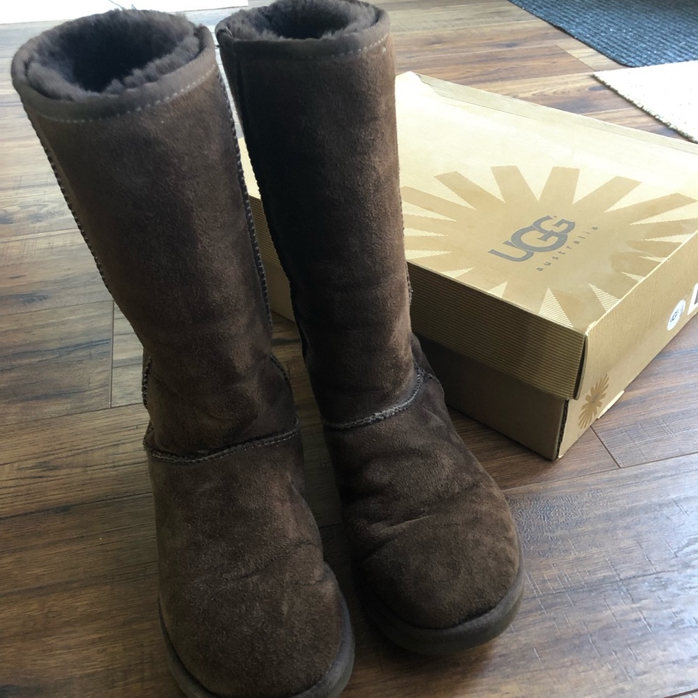 Classic Tall Chocolate Brown UGG Boots - Size 6